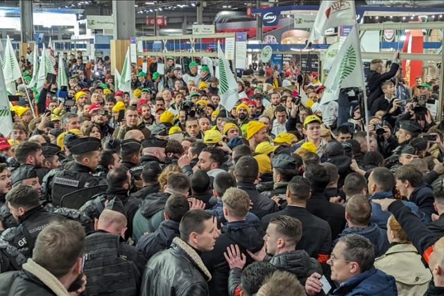 At Paris agricultural show, dairy farmers from across Europe protest for ‘fair’ milk prices
