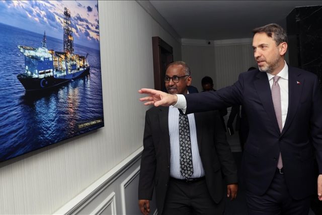 Türkiye discusses bilateral energy cooperation with Somalia