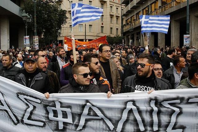 Thousands stage protests in Greece against country’s deployment of warship to Red Sea