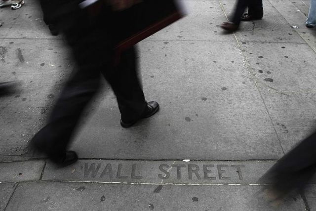 US initial jobless claims fall by 2,000