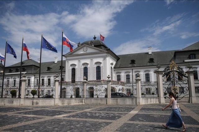 Slovakia headed for runoff in presidential election