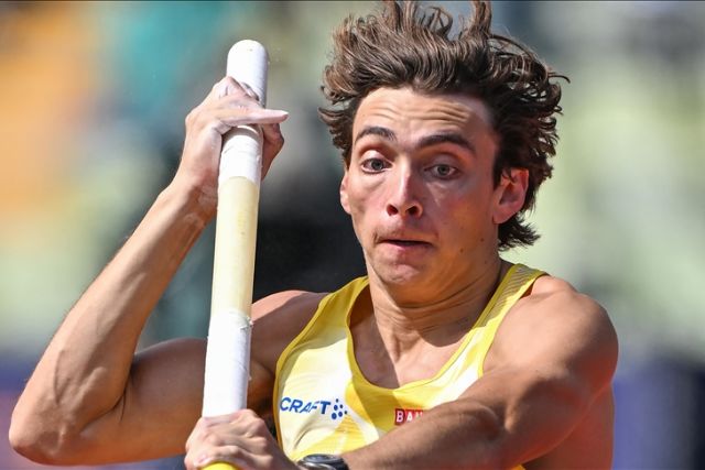 Armand Duplantis breaks pole vault world record