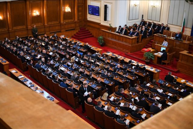 Bulgarian parliament votes out own speaker Rosen Zhelyazkov