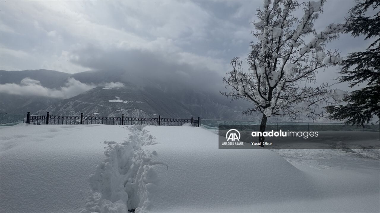 Artvin'de kar kalınlığı rekor kırdı: 104 santimetre
