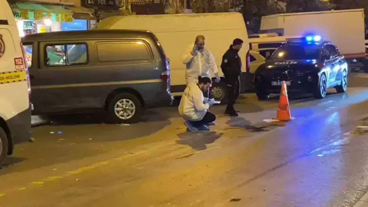 Bahçelievler'de skuter kazası: Otomobilin altında kaldı