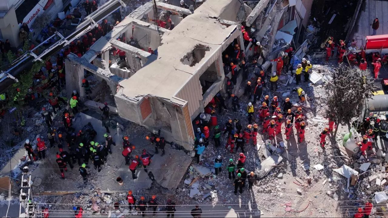 Gebze'de çöken binada kolon iddiası