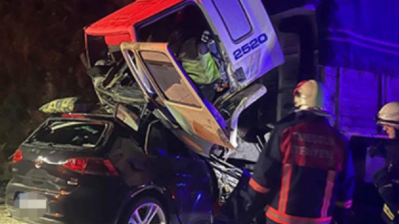 TIR ile otomobil çarpıştı, facia yaşandı