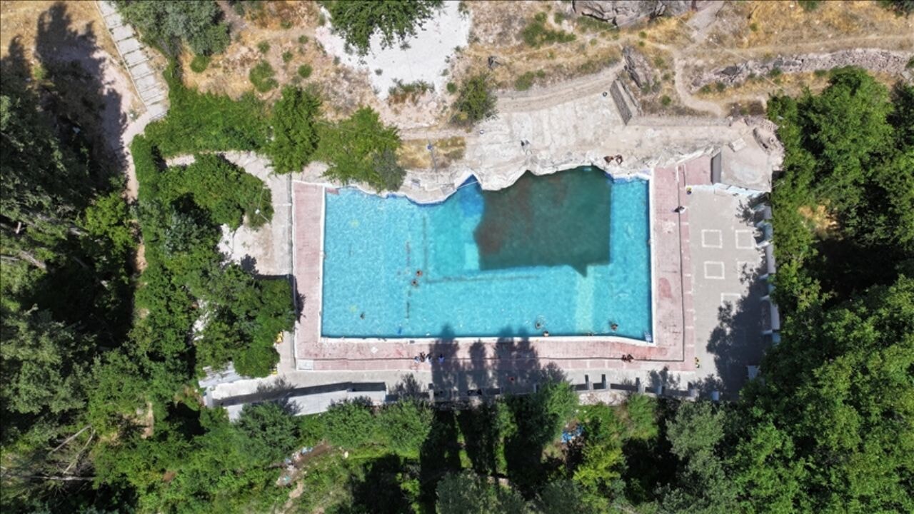 Erciyes'in suyuyla beslenen 400 yıllık doğal havuz