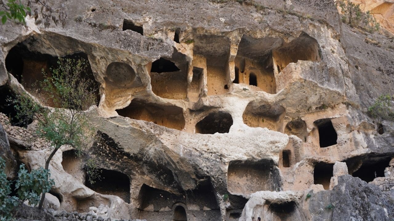 Gabar Dağı'ndaki '7 katlı apartman mağara'