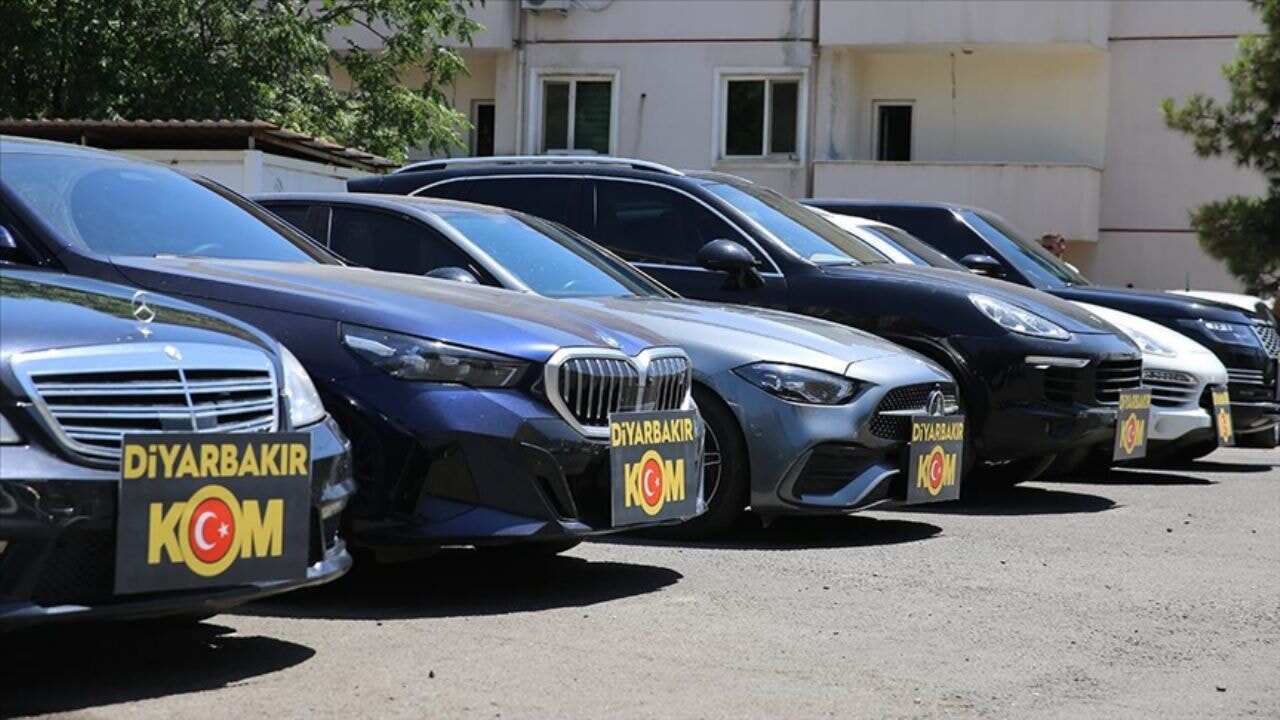 10 lüks kaçak araç ele geçirildi