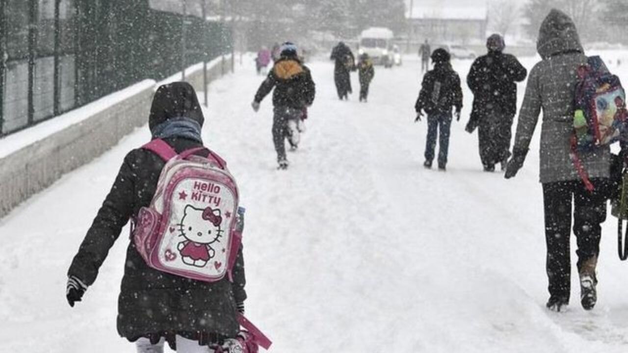 10 Nisan'da okullar tatil mi?