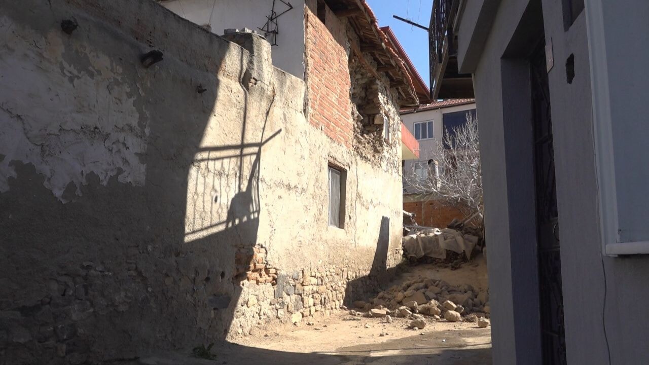 5.1'lik deprem sonrası Denizli'den hasar görüntüleri