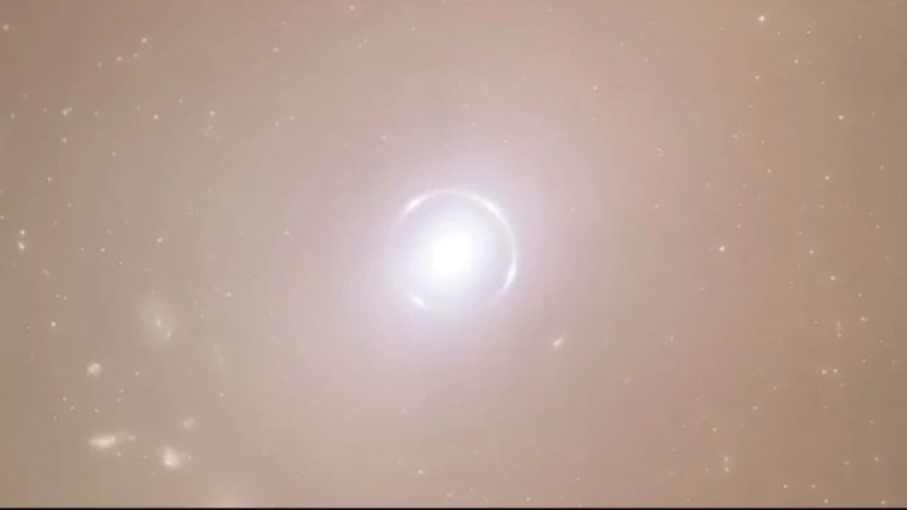 590 milyon ışık yılı uzakta 'kusursuz Einstein halkası' keşfedildi!
