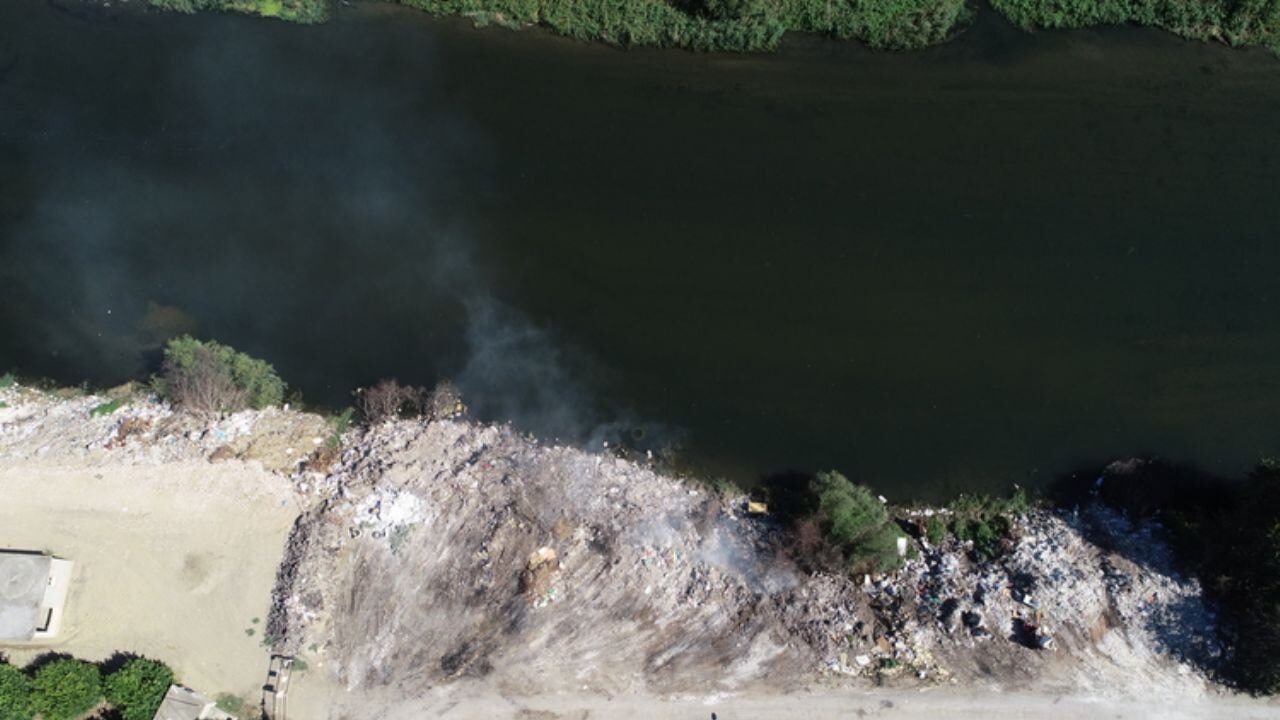 Adana'da feci kaza: Sulama kanalına düşen araçta üç can gitti