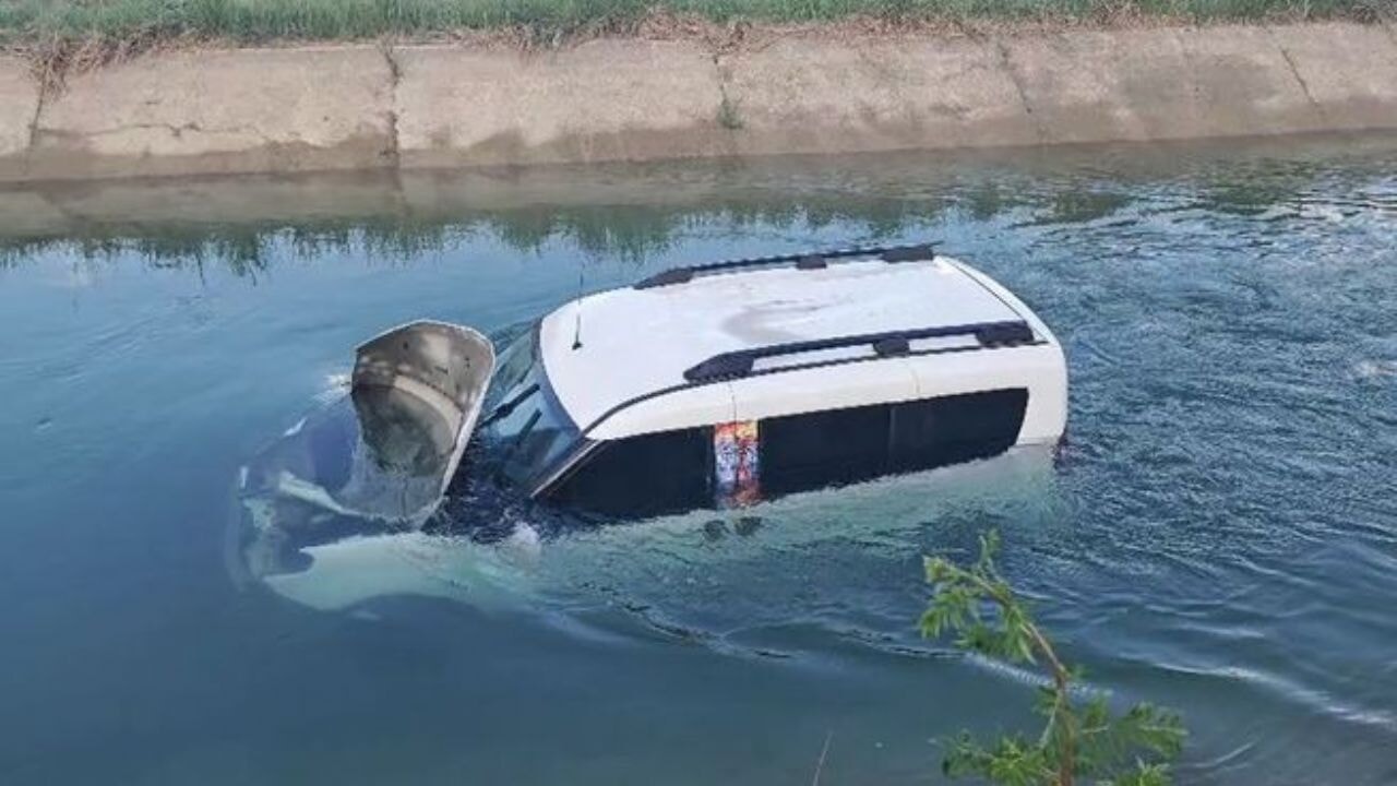 Adana'da ilginç kaza: Araçla kanala düştü, yardım teklifini reddetti