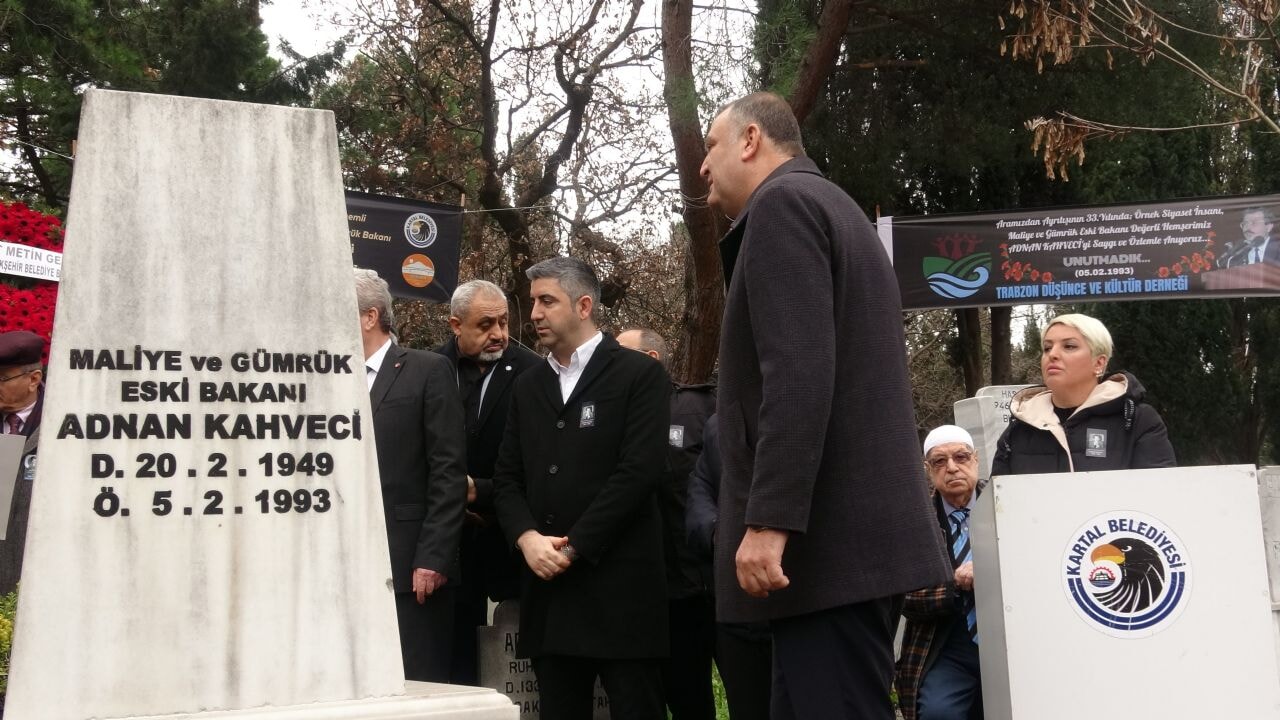 Adnan Kahveci kabri başında anıldı