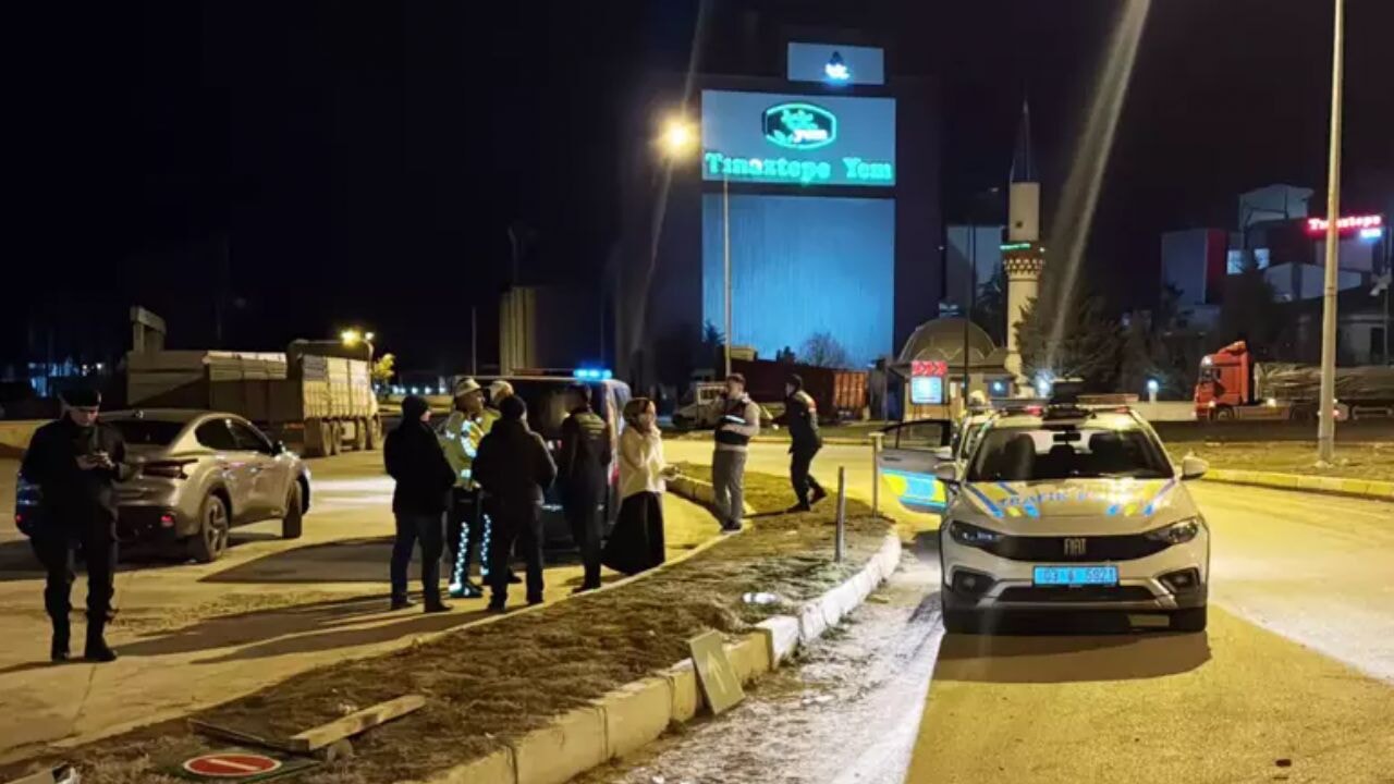 AK Parti Milletvekili İbrahim Yurdunuseven ve AK Parti İl Başkanı Turgay Şahin kaza yaptı