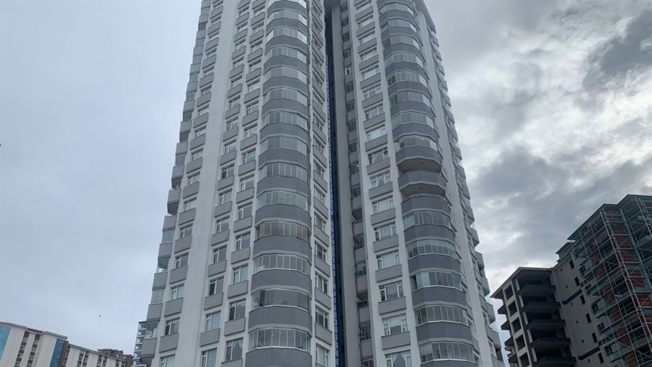 Akademisyen Gülçin, 10'uncu kattan düşüp öldü