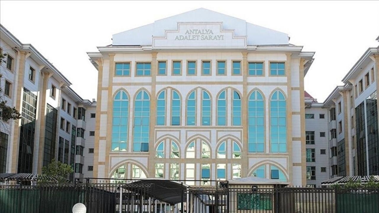 Antalya Büyükşehir Belediyesinde 8 gözaltı