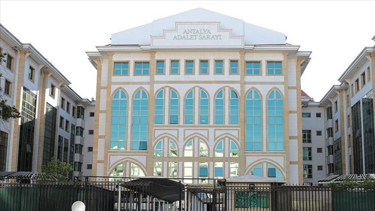 Antalya Büyükşehir Belediyesine yönelik 'rüşvet' operasyonunda 17 kişi gözaltına alındı