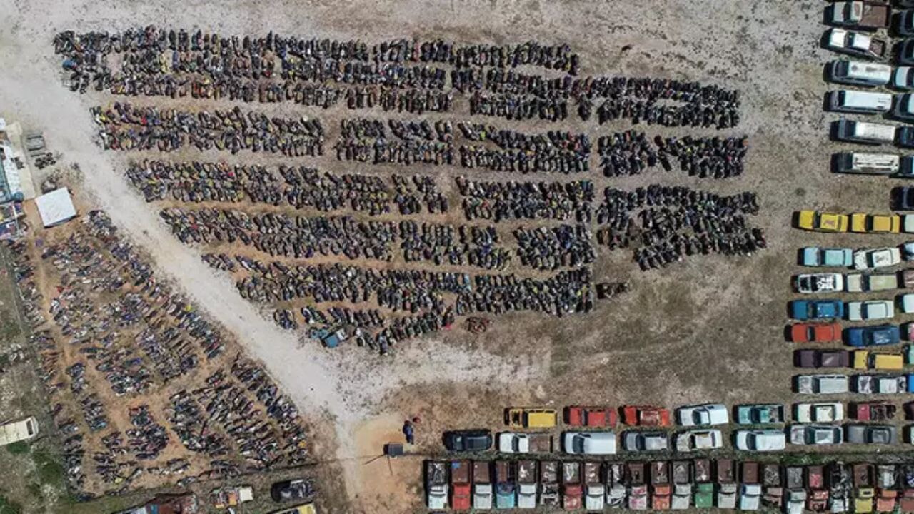 Antalya'daki yediemin otoparklarında binlerce arac çürüyor