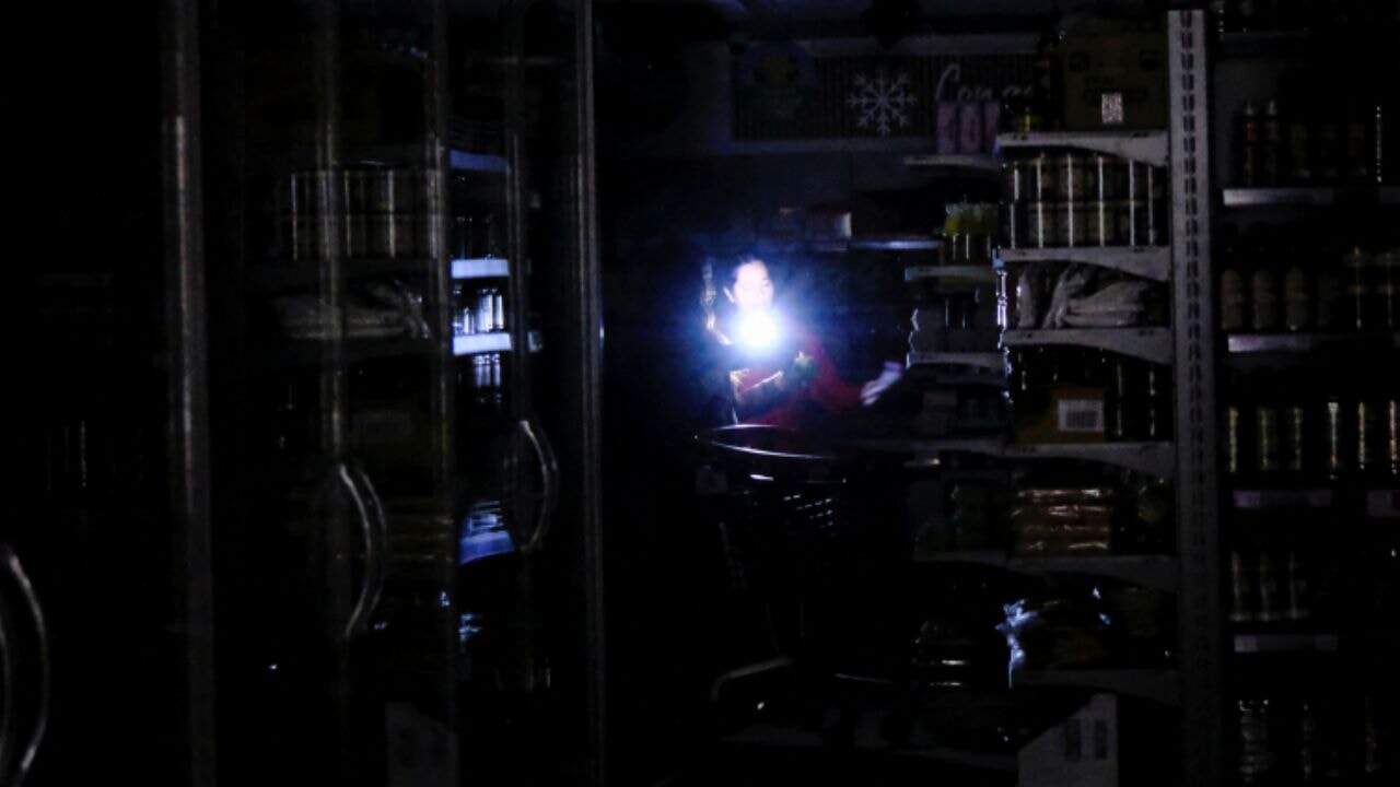 Avrupa'daki elektrik kesintisi Türkiye'yi etkiler mi? Bakan Bayraktar: Büyük sıkıntı...