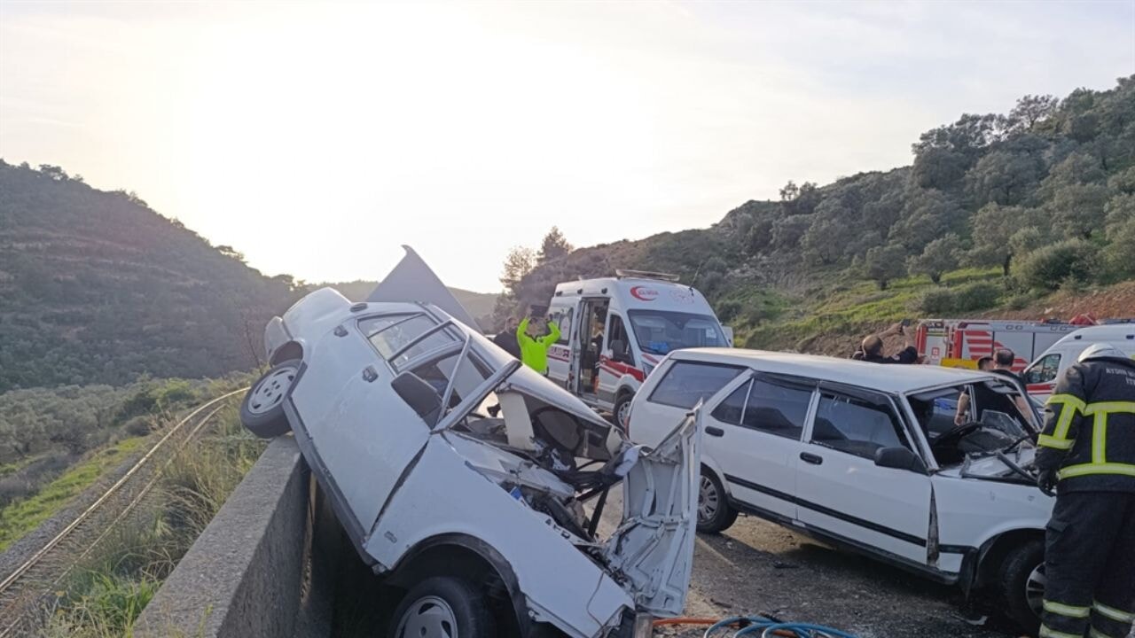 Aydın'da zincirleme kaza: 3'ü ağır 8 yaralı