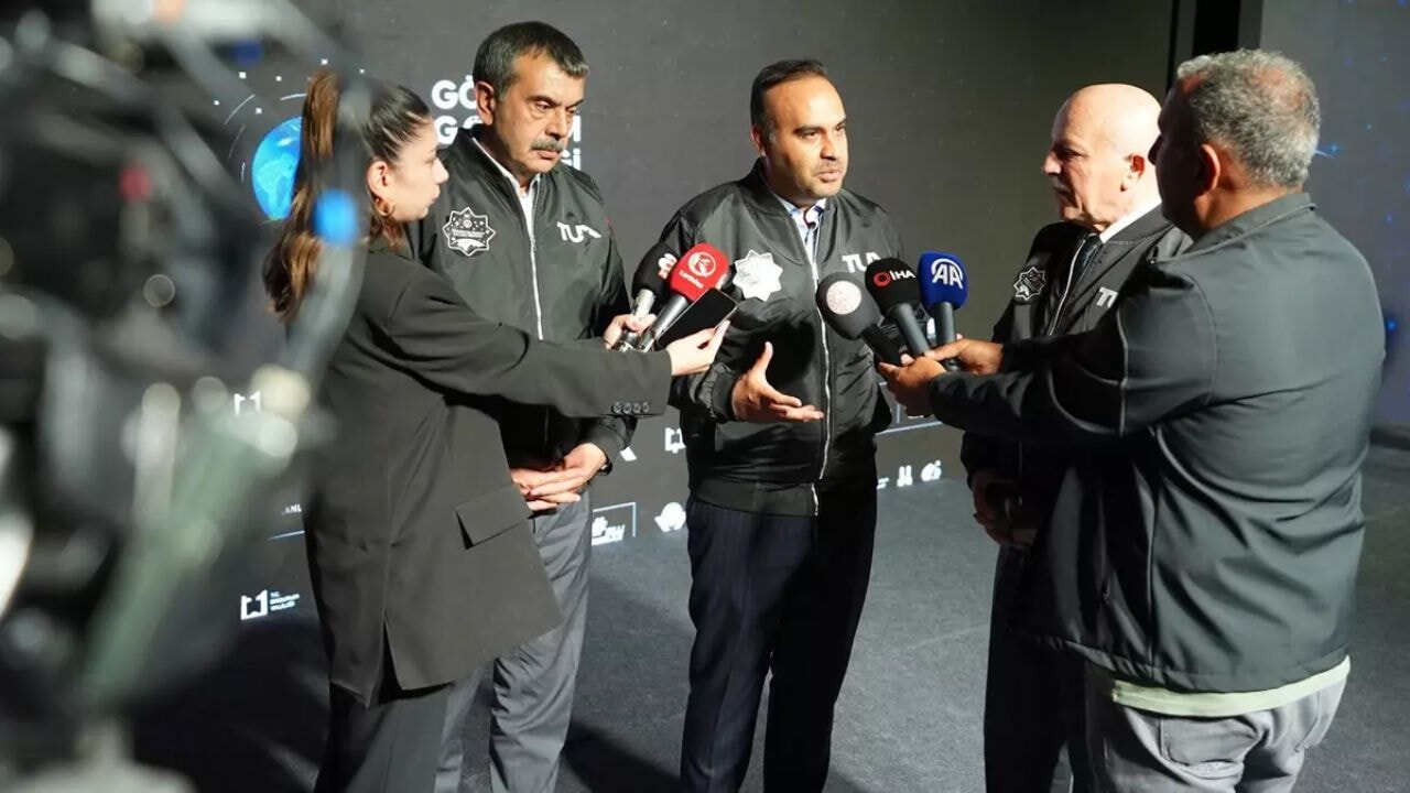 Bakan Kacır tarih verdi: Türkiye 2027'de Ay'a bayrak dikecek