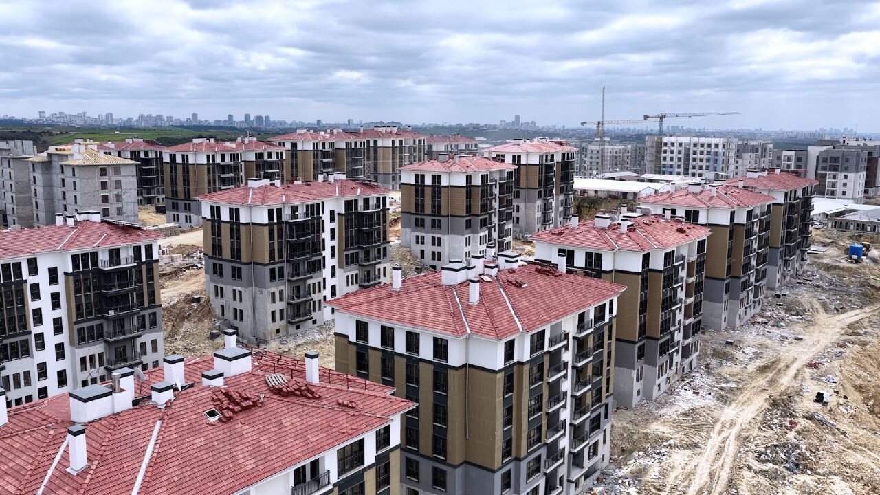 Bakan Kurum, Sazlıbosna'daki İlk Evim Projesi'nin sosyal konutlarını paylaştı