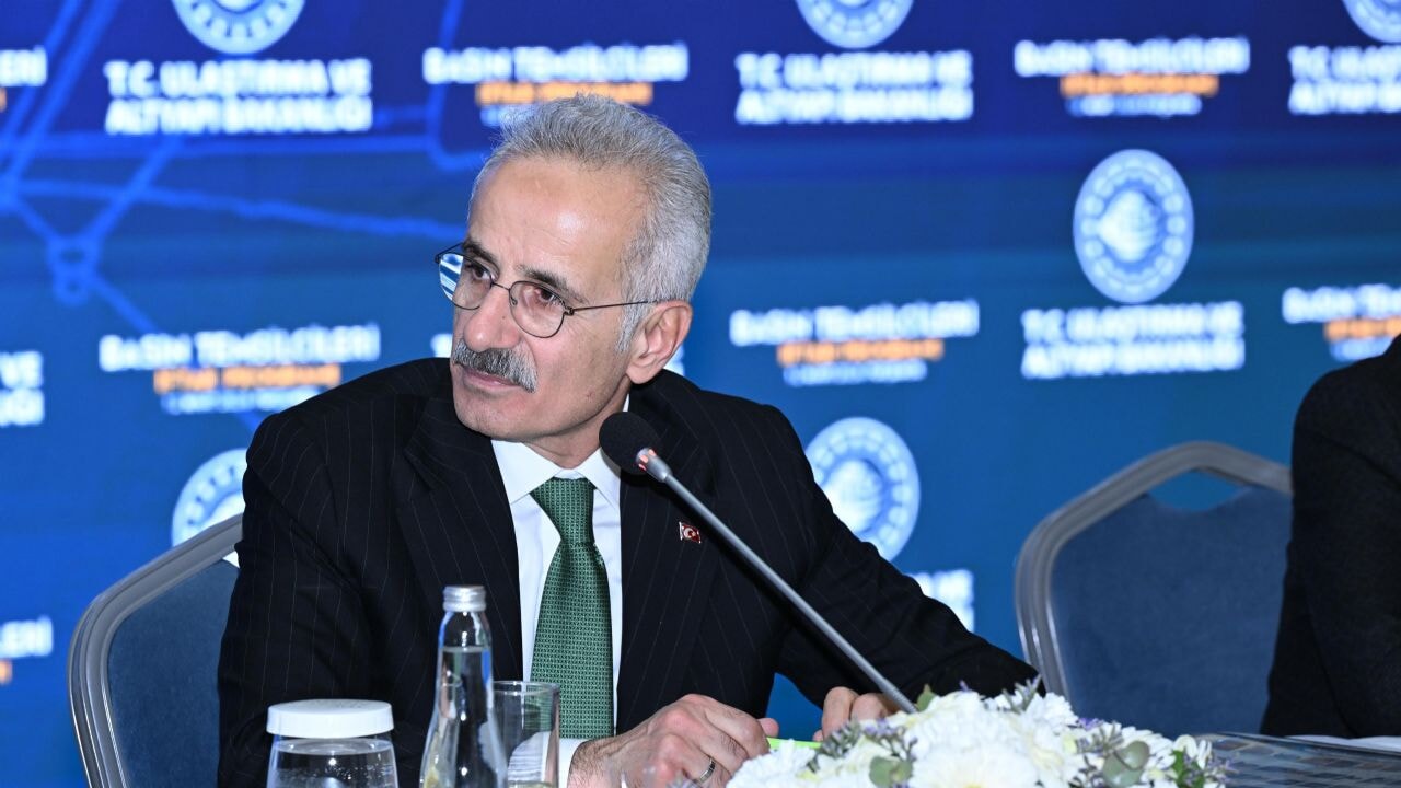 Bakan Uraloğlu açıkladı: İşte Hürmüz Boğazı'nda kaç gemimiz bekliyor