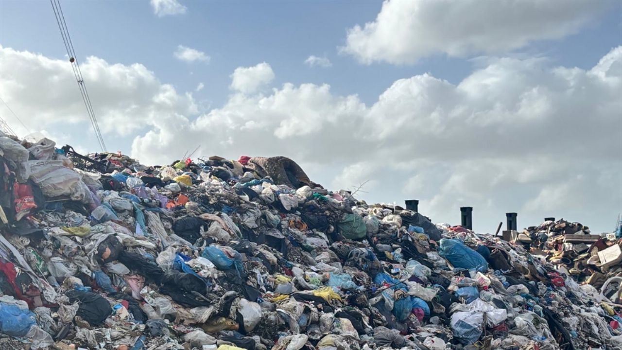 Bakanlıktan Buca ve Foça belediyelerine 9,3 milyon lira atık cezası