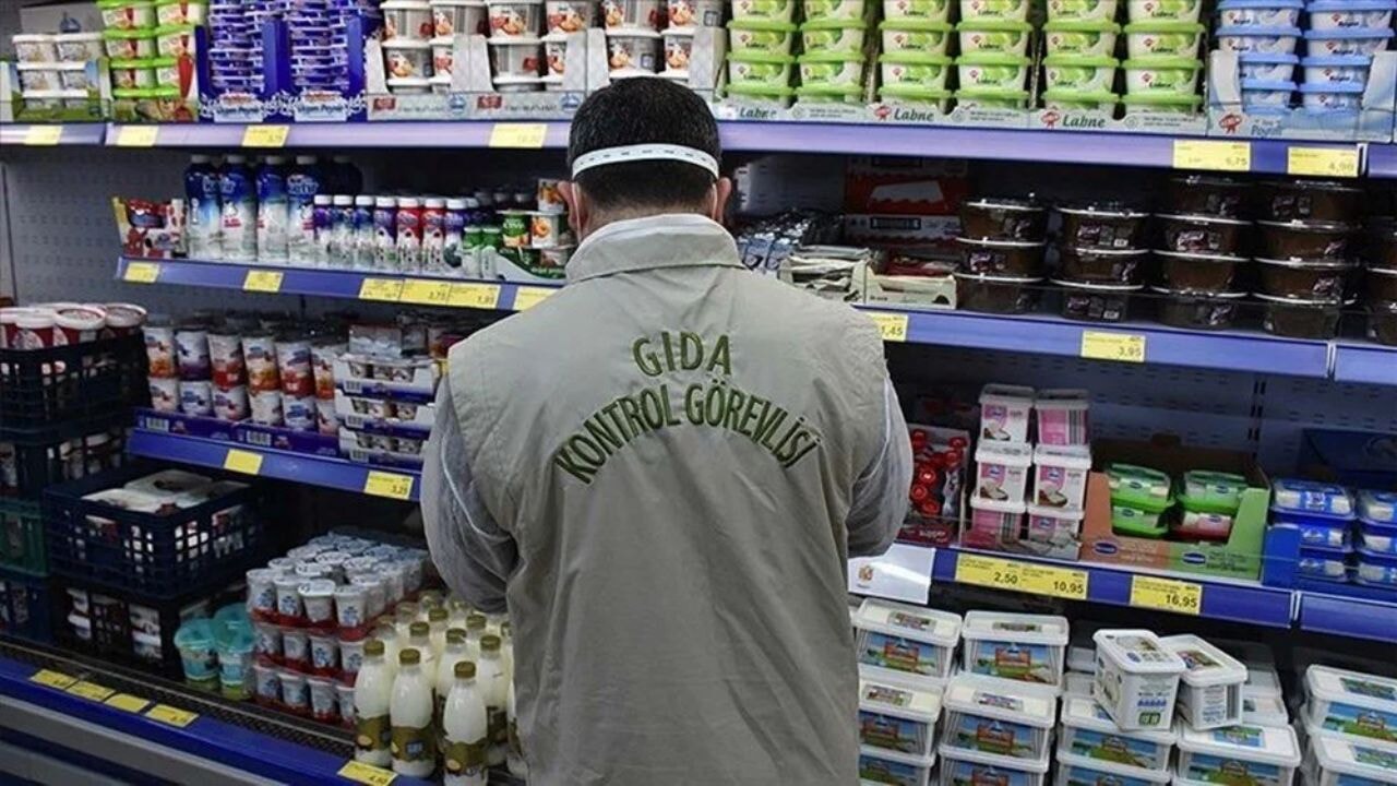 Baklavadan ay çekirdeği, sucuktan tavuk kafası çıktı!