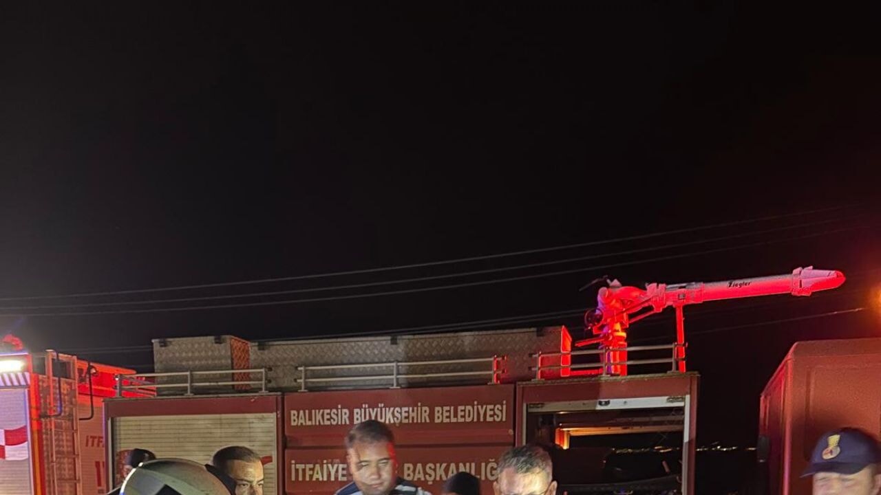 Balıkesir'de trafik kabusu: Zincirleme kaza sonrası yol kapandı