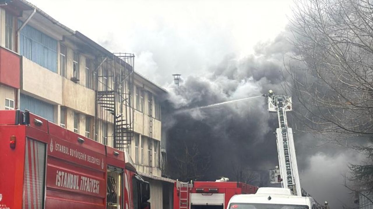 Başakşehir'de korkutan fabrika yangını