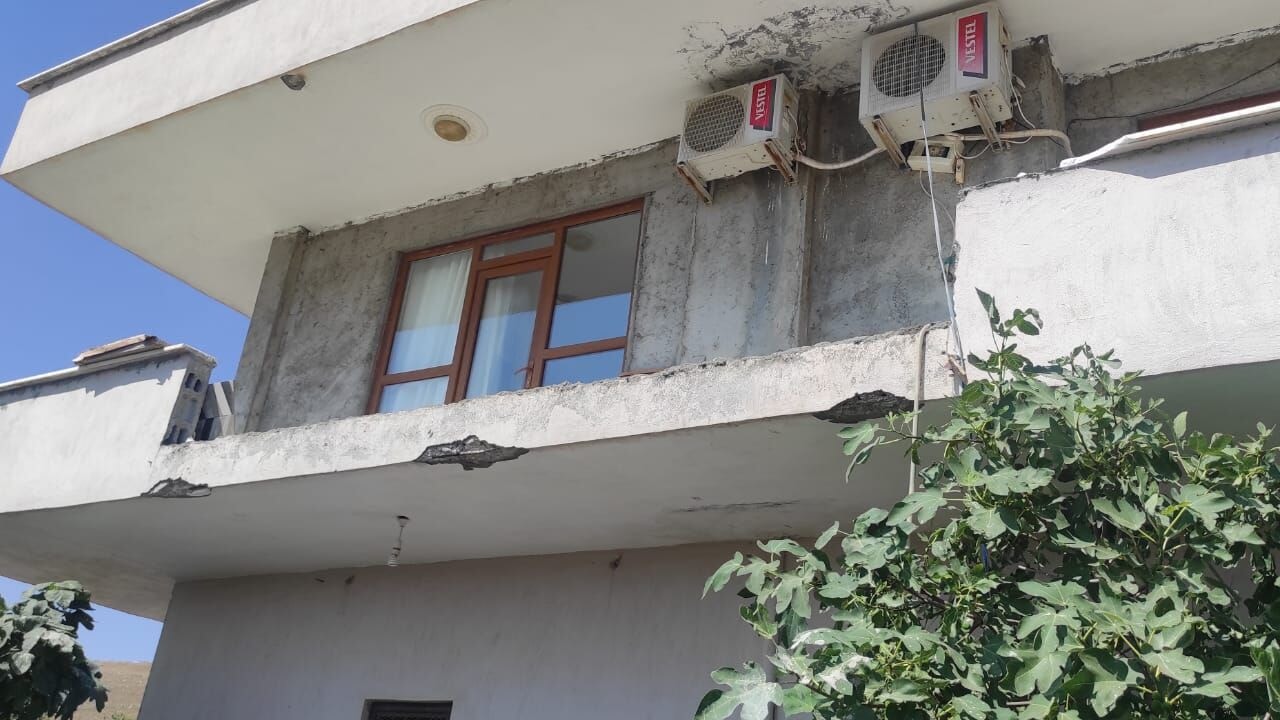 Batman'da evin sundurması çöktü: Can kayıpları var