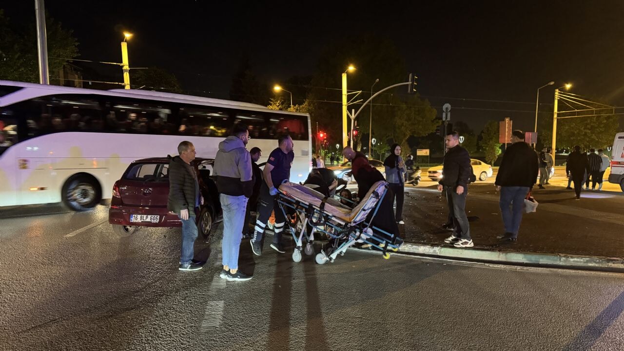 Bursa'da feci kaza! Taksiyle otomobil çarpıştı