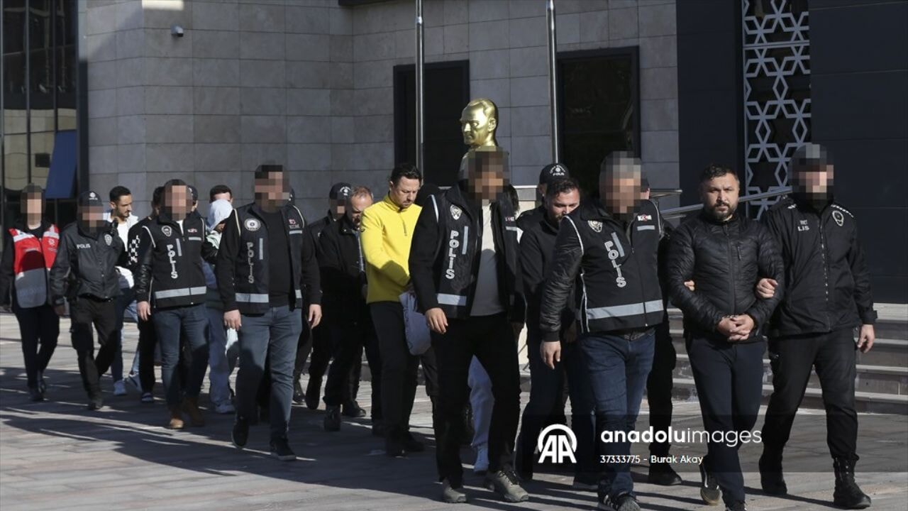 Çanakkale Otelde yaşanan balyozlu ve bıçaklı kavgada yaralılar var