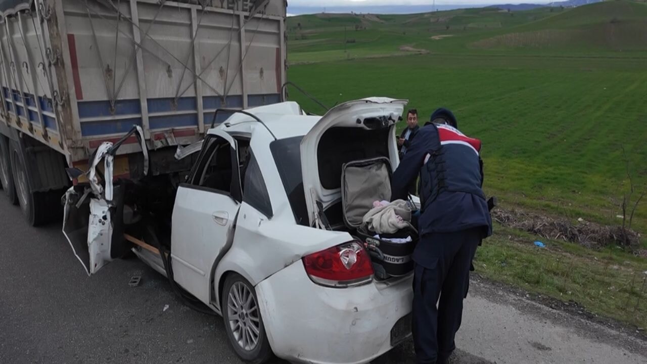 Cenazeye giderken kaza: 2 ölü