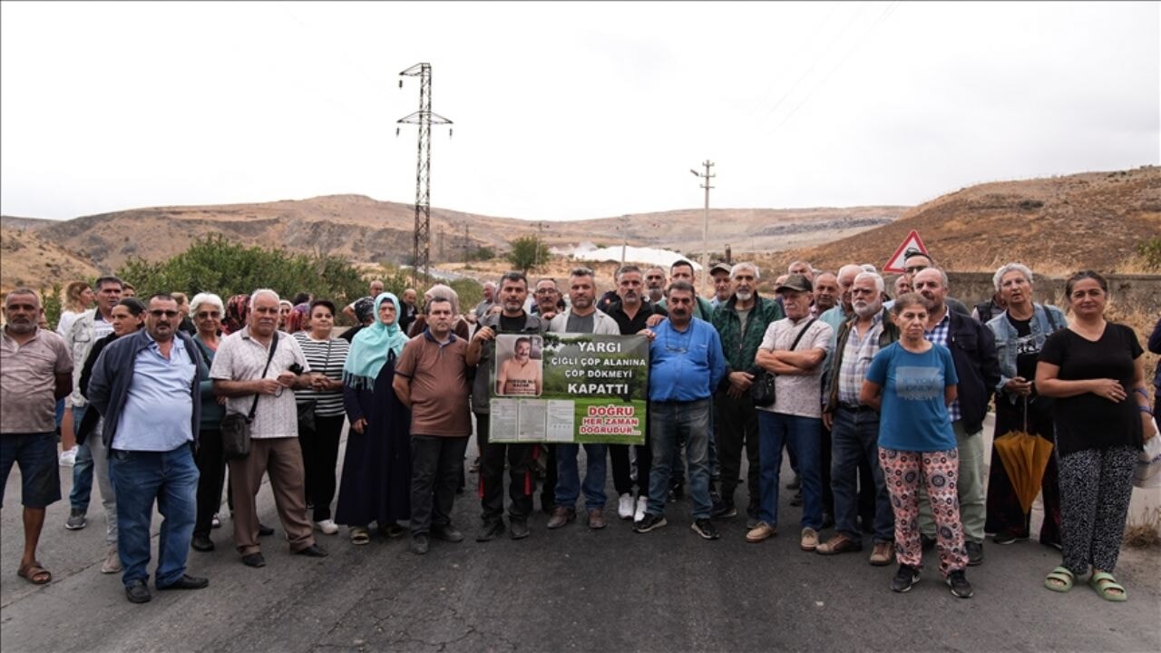 CHP'li İzmir'de çöp skandalı! Çiğli halkı isyan etti: 'Çocuklarımız çöp suyunda büyüyor!'