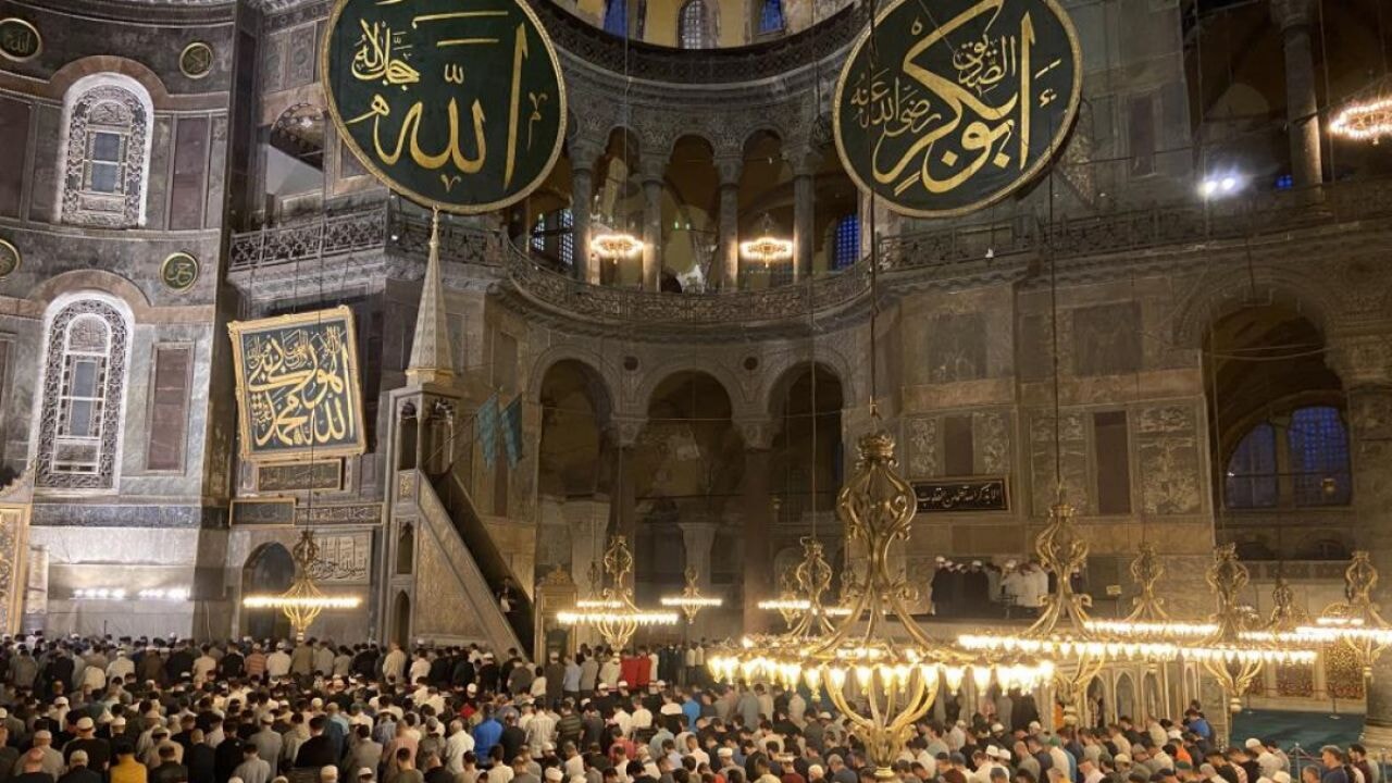 Cuma Hutbesi! Size iki yol göstermedik mi?