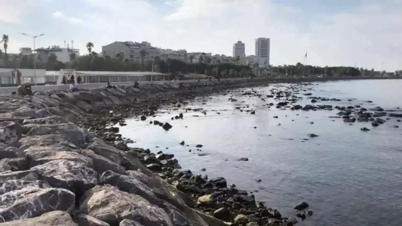 Deniz çekildi, halk tedirgin! İskenderun'da neler oluyor?