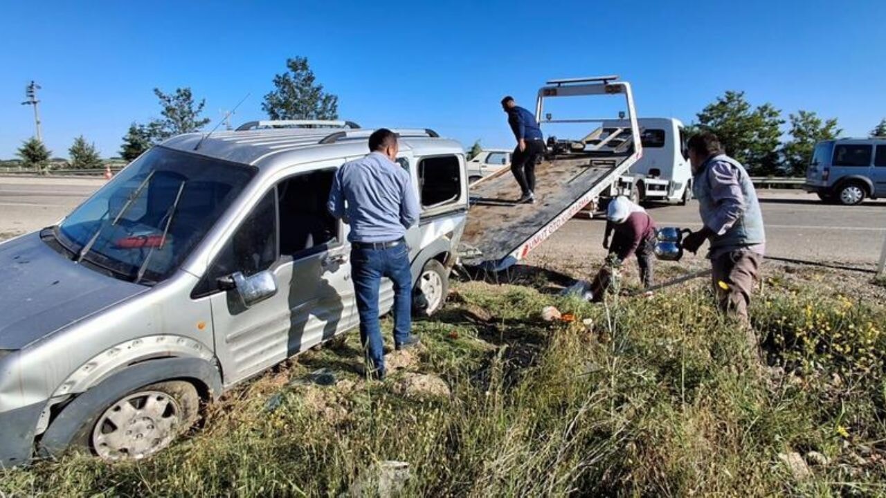 Denizli'de trafik dehşeti! İşçileri taşıyan araç devrildi