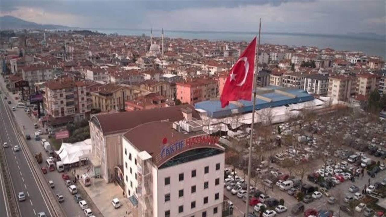 'Deprem raporu' eksik çıkan hastanenin faaliyeti durduruldu