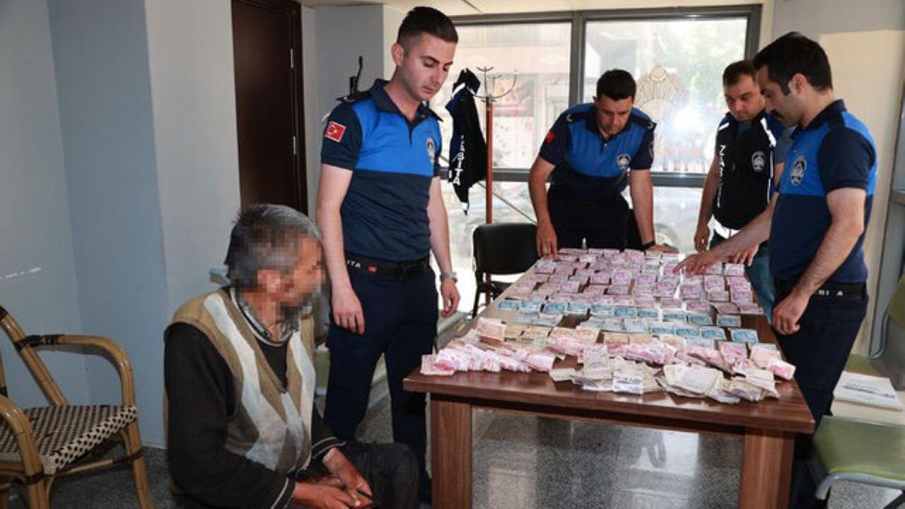Dilencinin üstünden çıkan parayı duyanlar inanamadı