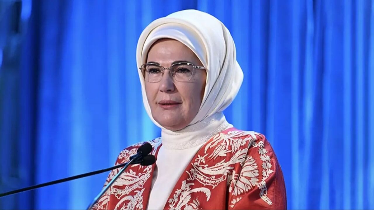 Emine Erdoğan'dan NSosyal'de 'başlıyoruz' paylaşımı