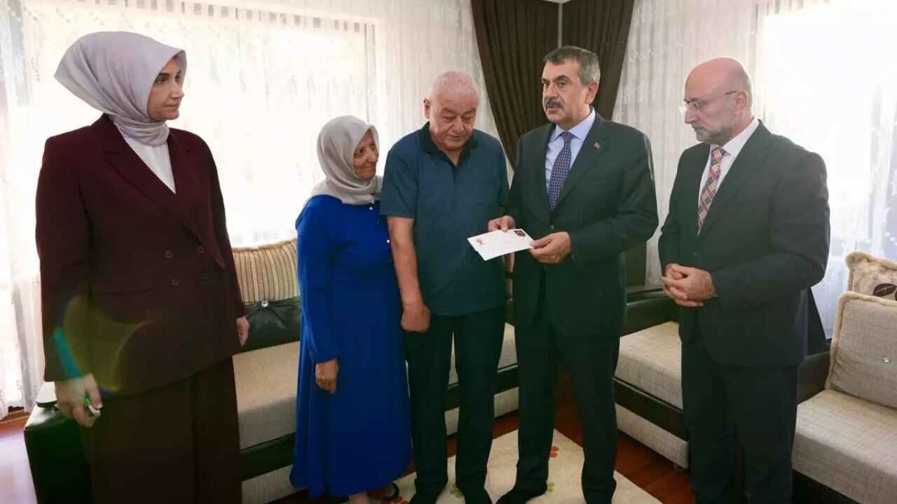 Erdoğan'ın 'Terörsüz Türkiye' mesajı Afyonkarahisar'da şehit ailesine ulaştırıldı