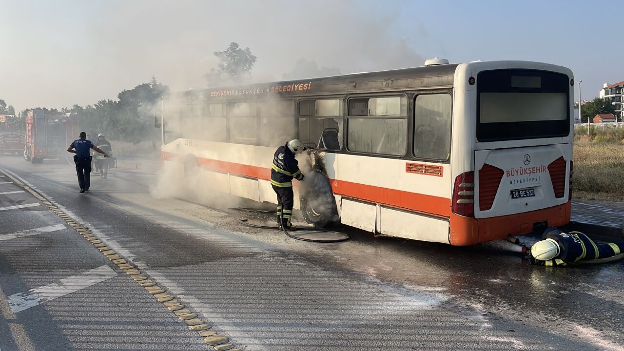 Eskişehir belediye otobüsünde yangın çıktı