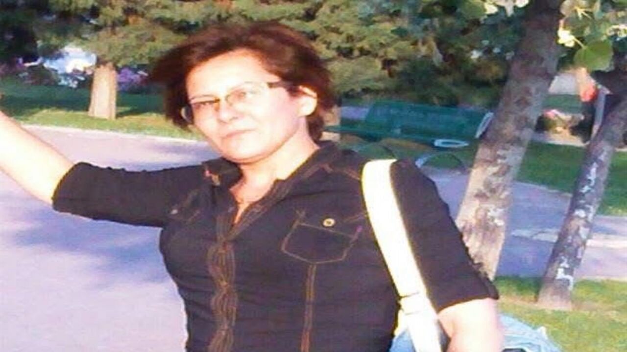 Evinde çıkan yangında 30 kedisiyle birlikte öldü