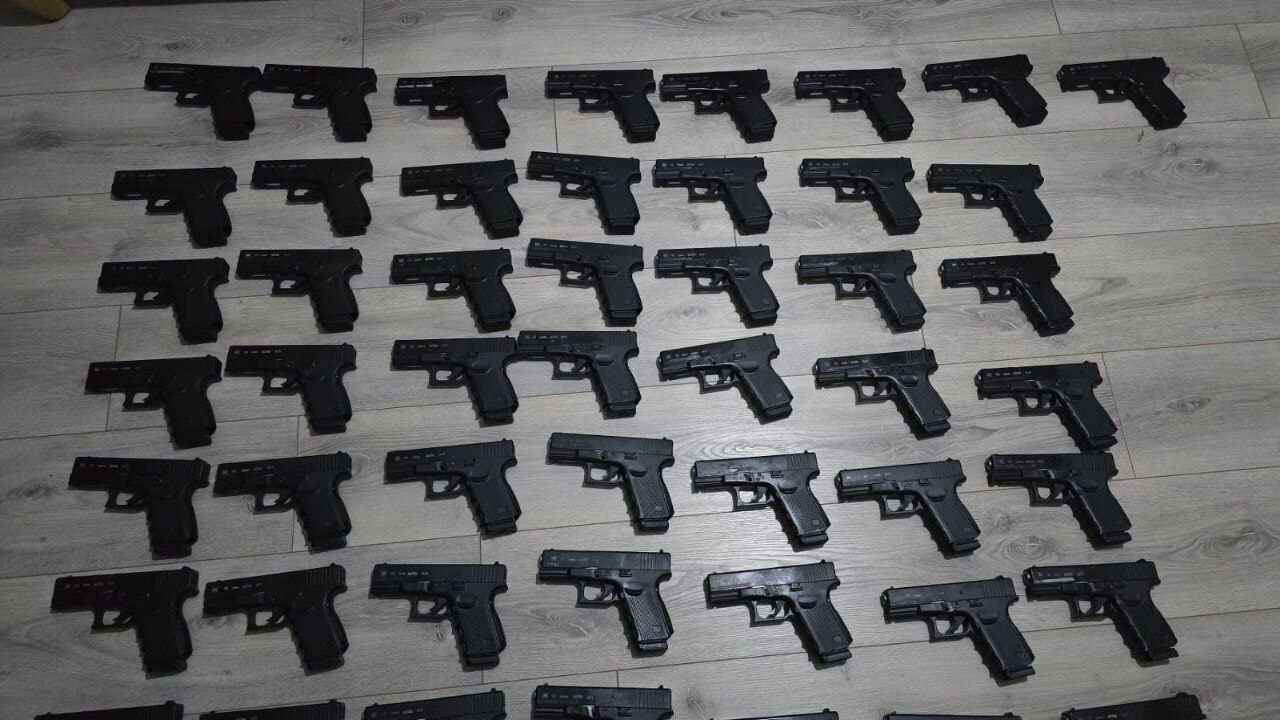 Evinden ve aracından 50 tabanca çıktı!