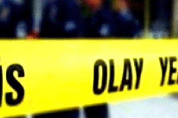 Fatih'te metruk bina kısmen çöktü